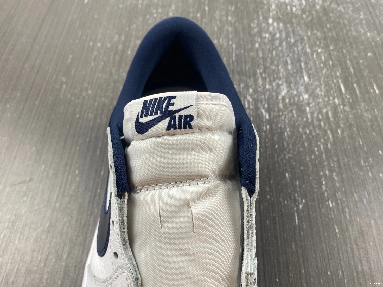 - Retro 1 Low Blue Metallic Jordan 705329-106 0208